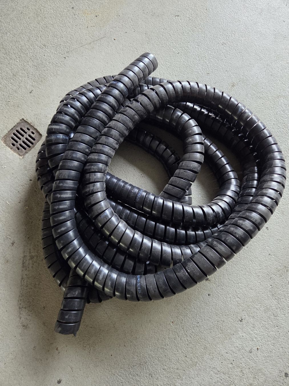 Tuyaux & tubes: Spiralschlauch Schlauchschutz Hydraulick – Neuf (Voir description) à Horboden par minnutti