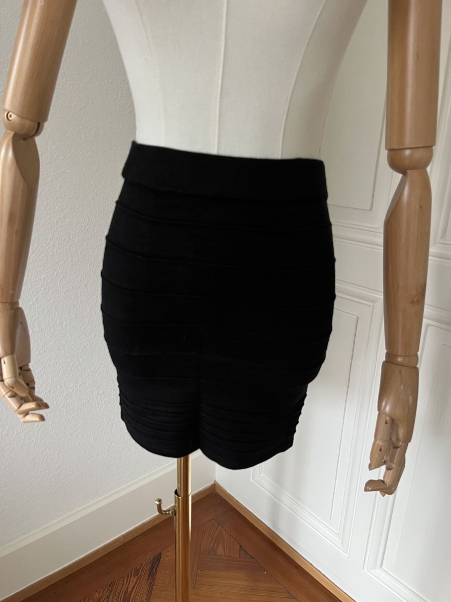 Röcke: Charlotte Russe Black Mini Skirt, Size S, Ribbed Style – Gebraucht aus Mies von Nib2011 1