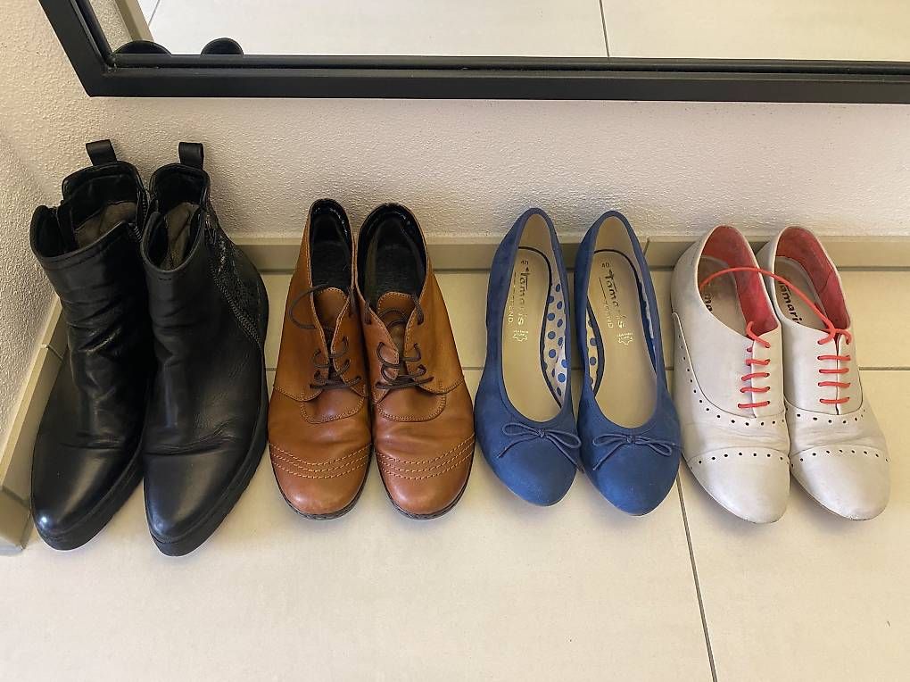 Scarpe da donna: Schuh Paket Gr. 40 Pumps, Mjus..Gratisversand – Usato da Winterthur venduto da car_gn8b