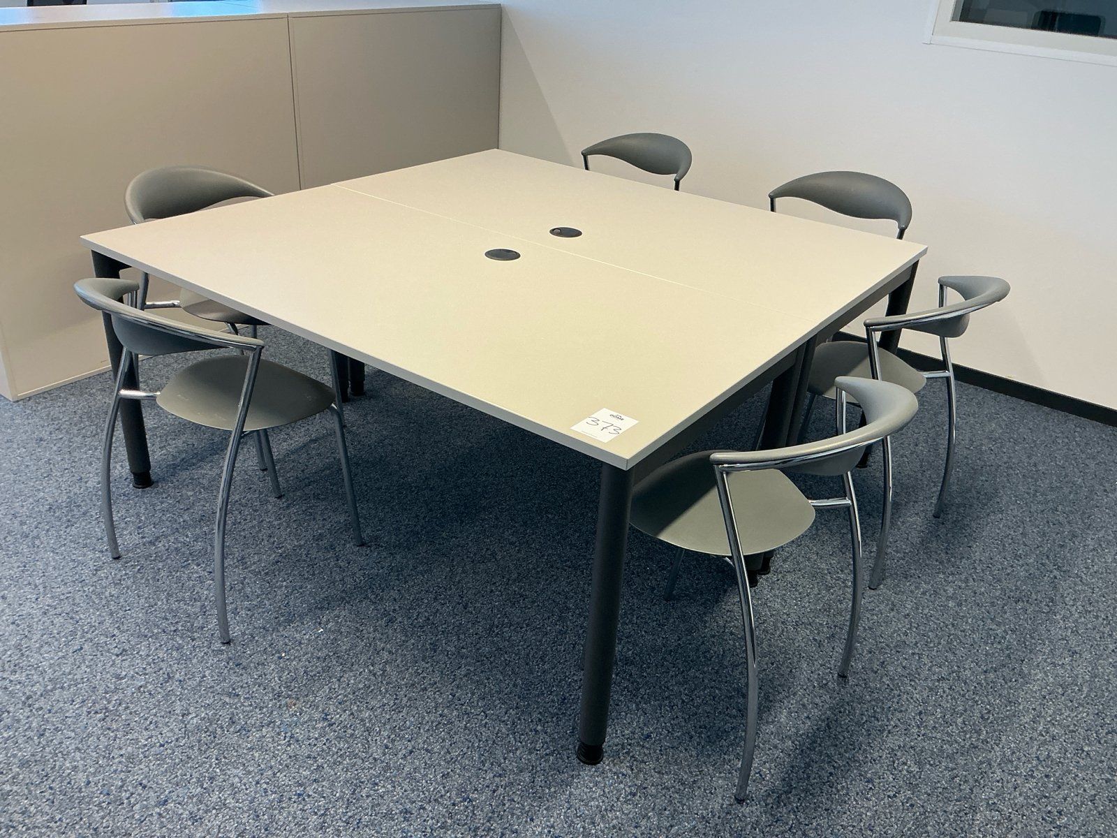 Scrivanie: Konferenzraumtisch mit 6 Stühlen – Usato da Zürich venduto da PIPM_Switzerland 1