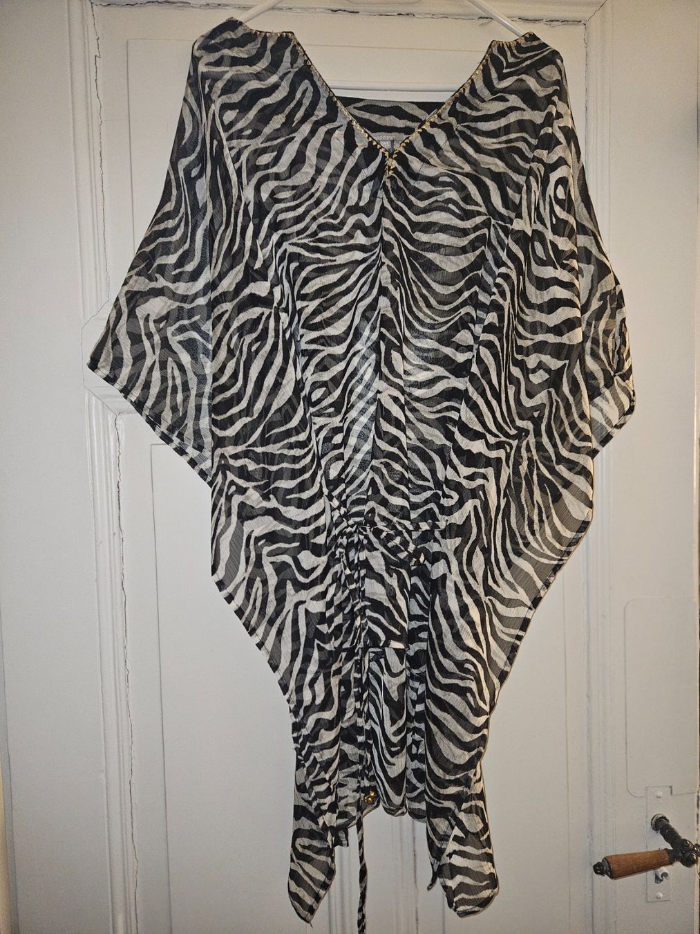 Maddison Chemisiers: Maddison One-Size Oberteil Zebra mit Glöckchen – D'occasion à Luzern par Lucan_Valerius 1