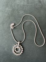 silberne Schlangenkette mit Anhänger