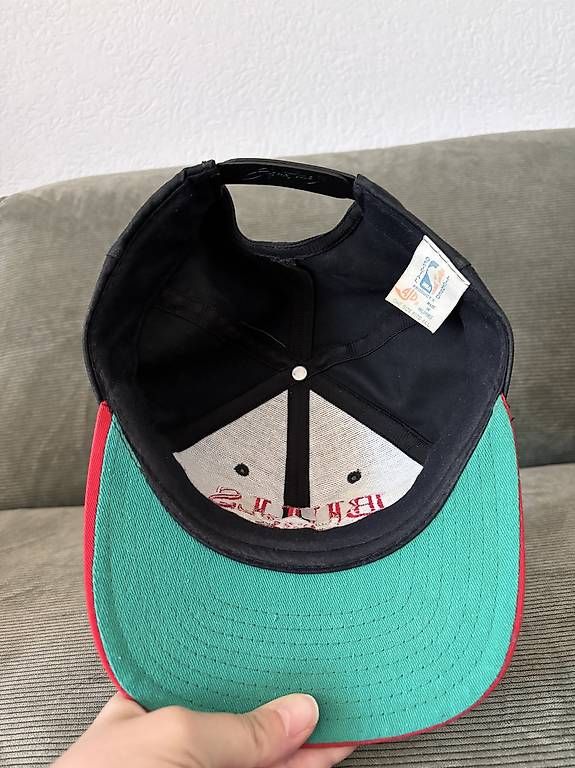 Copricapi, berretti & cappellini: Chicago Bulls Cap – Usato da Ennetbaden venduto da julija. 1