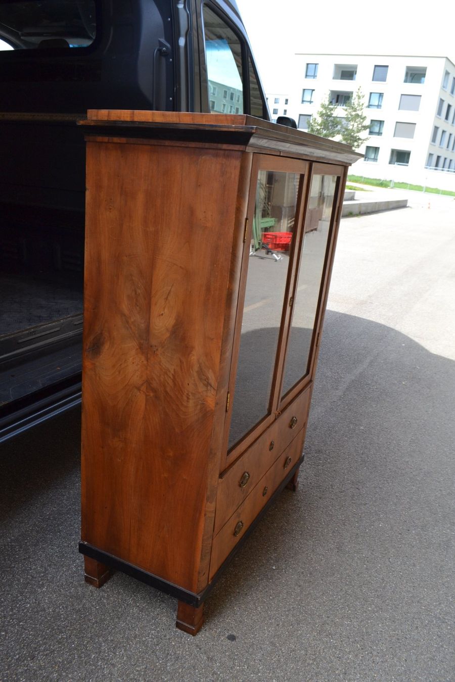 Vetrine: Antiker Vitrinenschrank Biedermeier Nussbaum – Usato da Wil SG venduto da Athi 1