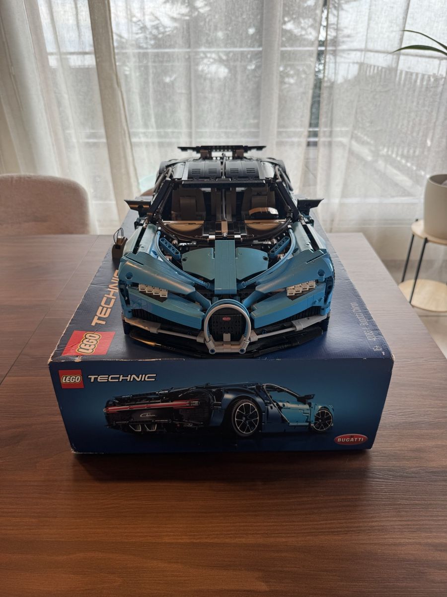 Lego Baukästen: Lego Bugatti Chiron – Gebraucht aus Auvernier von Vendeur_Suisse