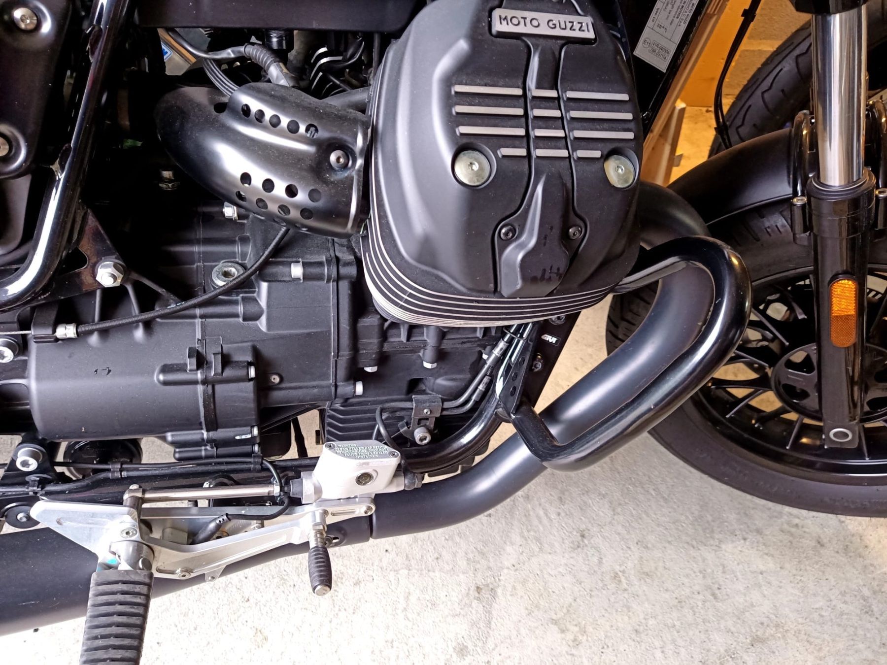 Moto Guzzi Altro: Moto Guzzi bobber V9 avec accessoires! – Usato da Matran venduto da bellzag 2