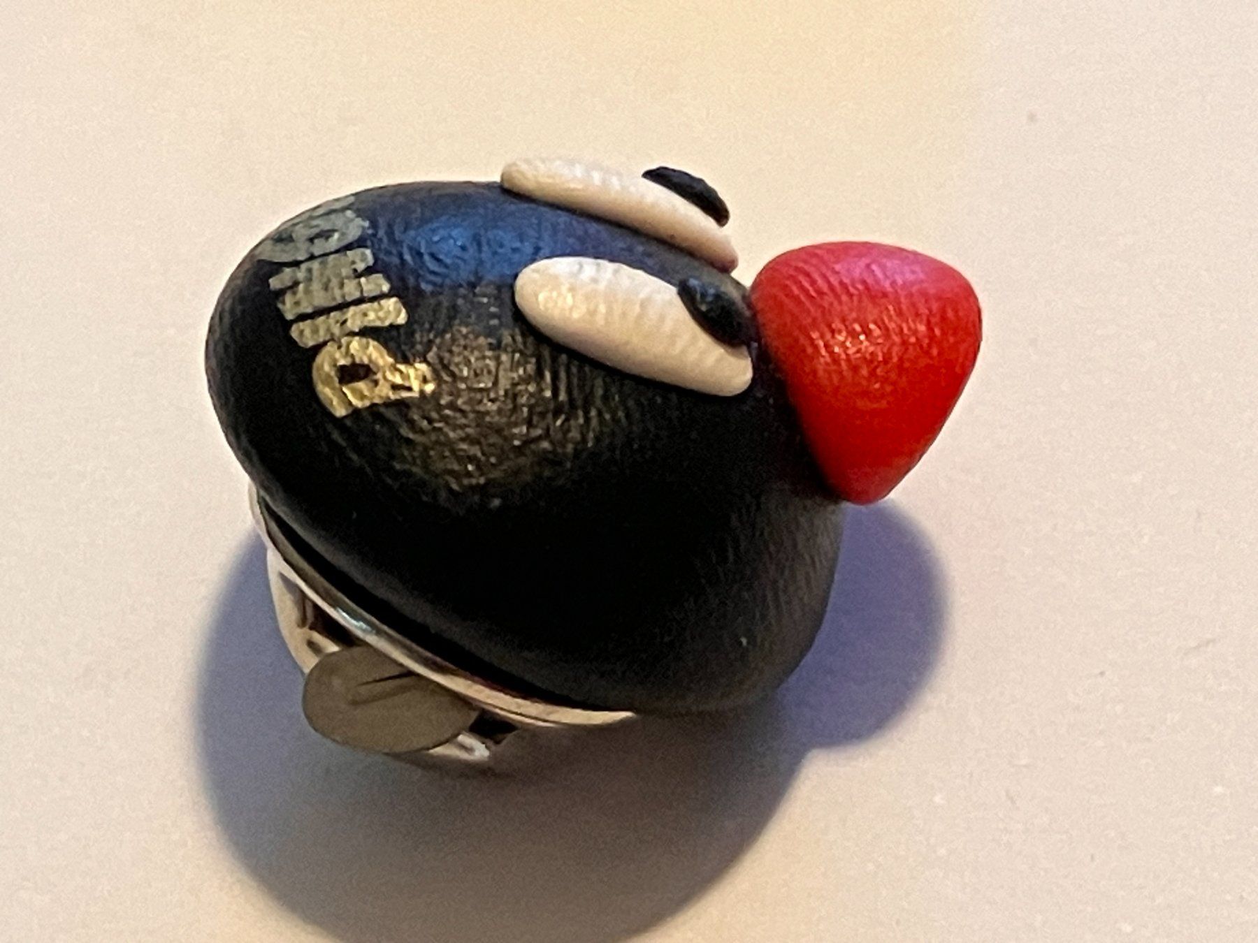 Placchette & Badge: 1 Pin Pingu – Usato da Basel venduto da djwwpp 1