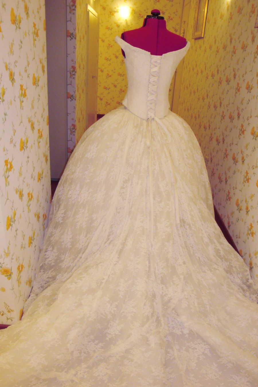 Vestiti: Abito da Sposa Cattedrale in Pizzo Chantilly Bellissimo – Usato da Genestrerio venduto da fra_c955 4