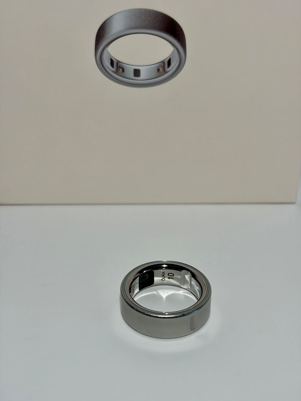 Oura Anelli: Oura Ring 4 (Grösse 10, Brushed Silver) – Usato da Zürich venduto da Wolpe23 4