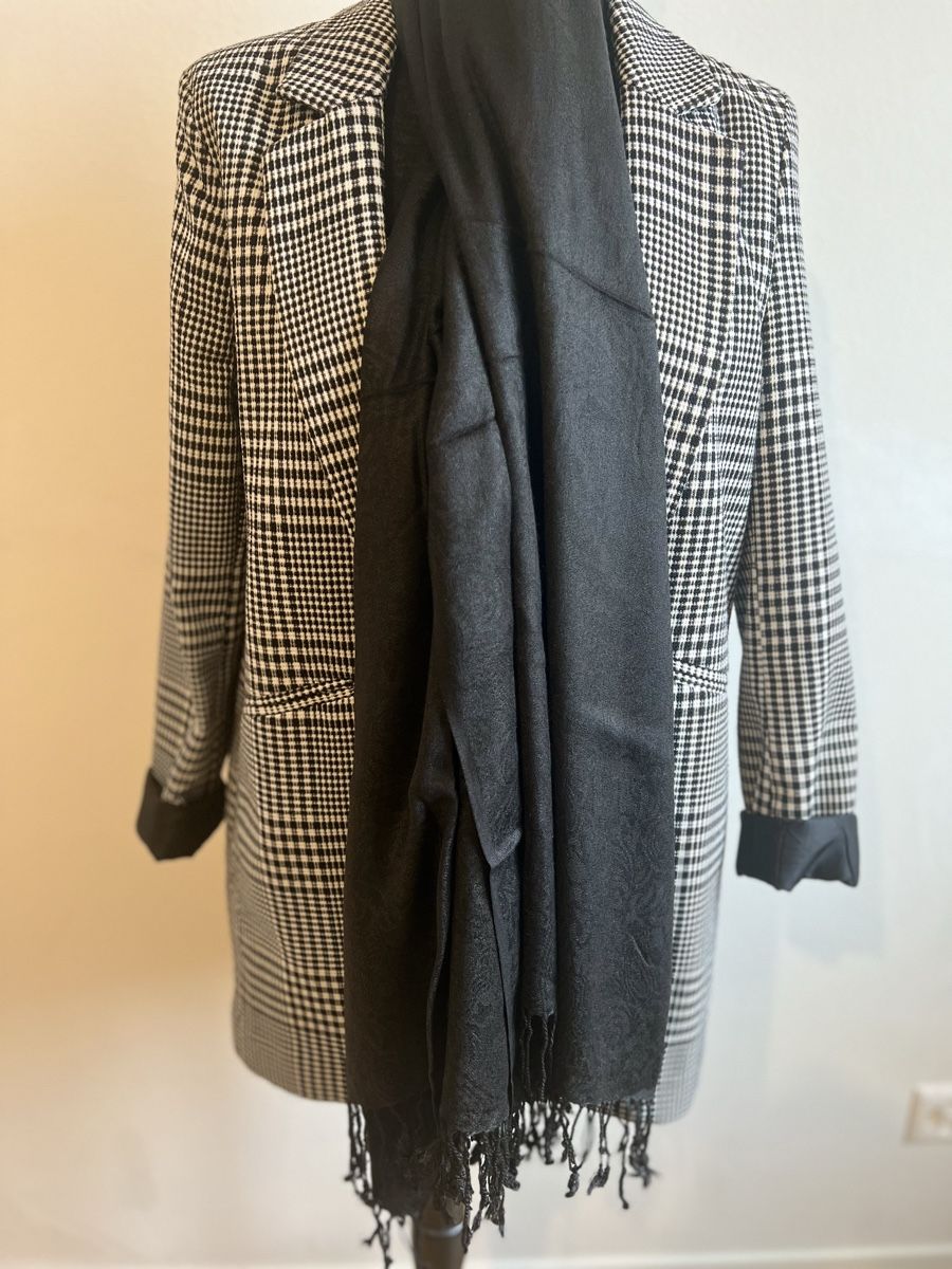 Foulards, Tücher & Schals: Étole épaisse en Viscose avec franges – Neu und originalverpackt aus Coffrane von Luxary_16 7