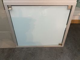 Praktischer Schrank mit Glastüre, Top Zustand!
