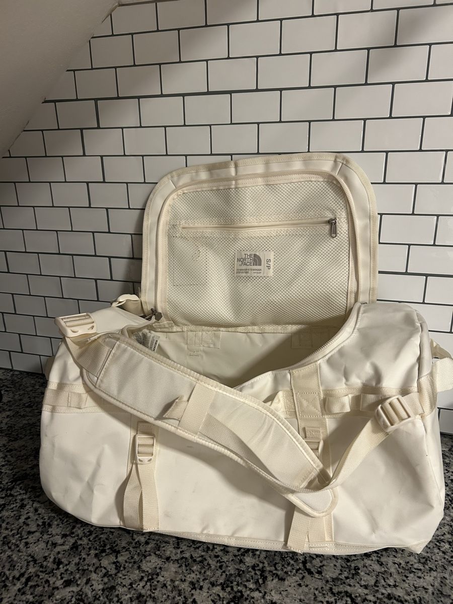 North Face Taschen: The North Face Duffel Grösse S White Dune – Gebraucht aus Biberist von Blatter123456789 6