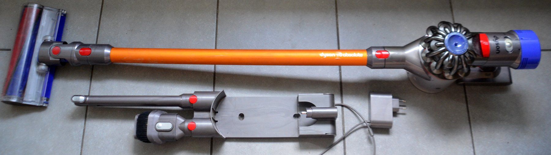 Dyson Aspirapolveri & Accessori: Staubsauger Dyson V8 aspirateur – Usato da Collonges venduto da arashee