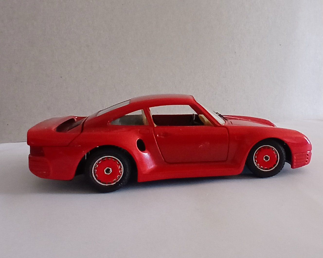 Bburago Modellini d'auto: BBurago Porsche 959, 1:24 – Usato da Lausanne venduto da hdda 3