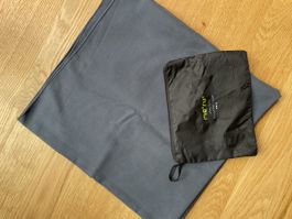 Neuweriges Meru ultralight microfiber XL in grau