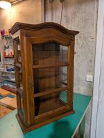 Vintage Holzvitrine mit Glastablaren