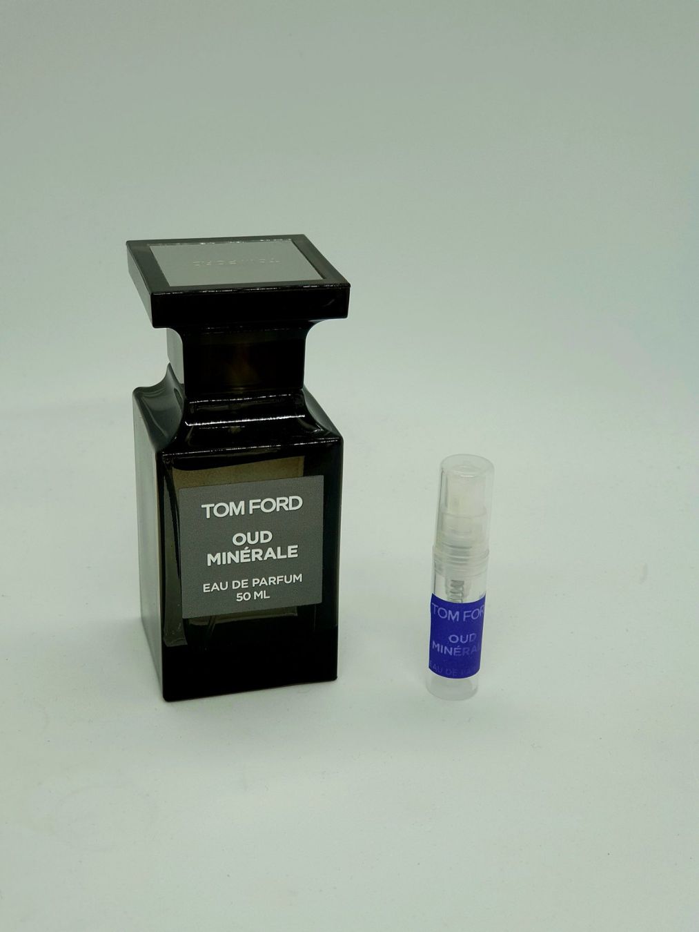 Tom Ford Profumi & Eau de Toilette: 2 ml OUD MINÉRALE TOM FORD ABFÜLLUNG – Nuovo (secondo la descrizione) da St. Gallen venduto da CaliSunshine