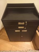 Schwarzer Büroschrank auf Rollen, abschliessbar
