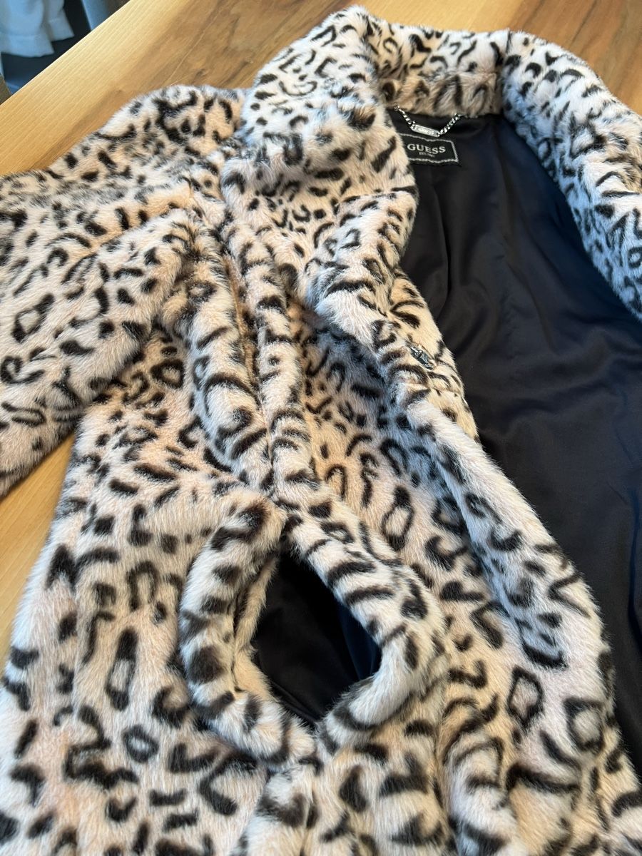 Guess Cappotti: Guess Mantel Animal – Usato da Muotathal venduto da lil_pq5n 4
