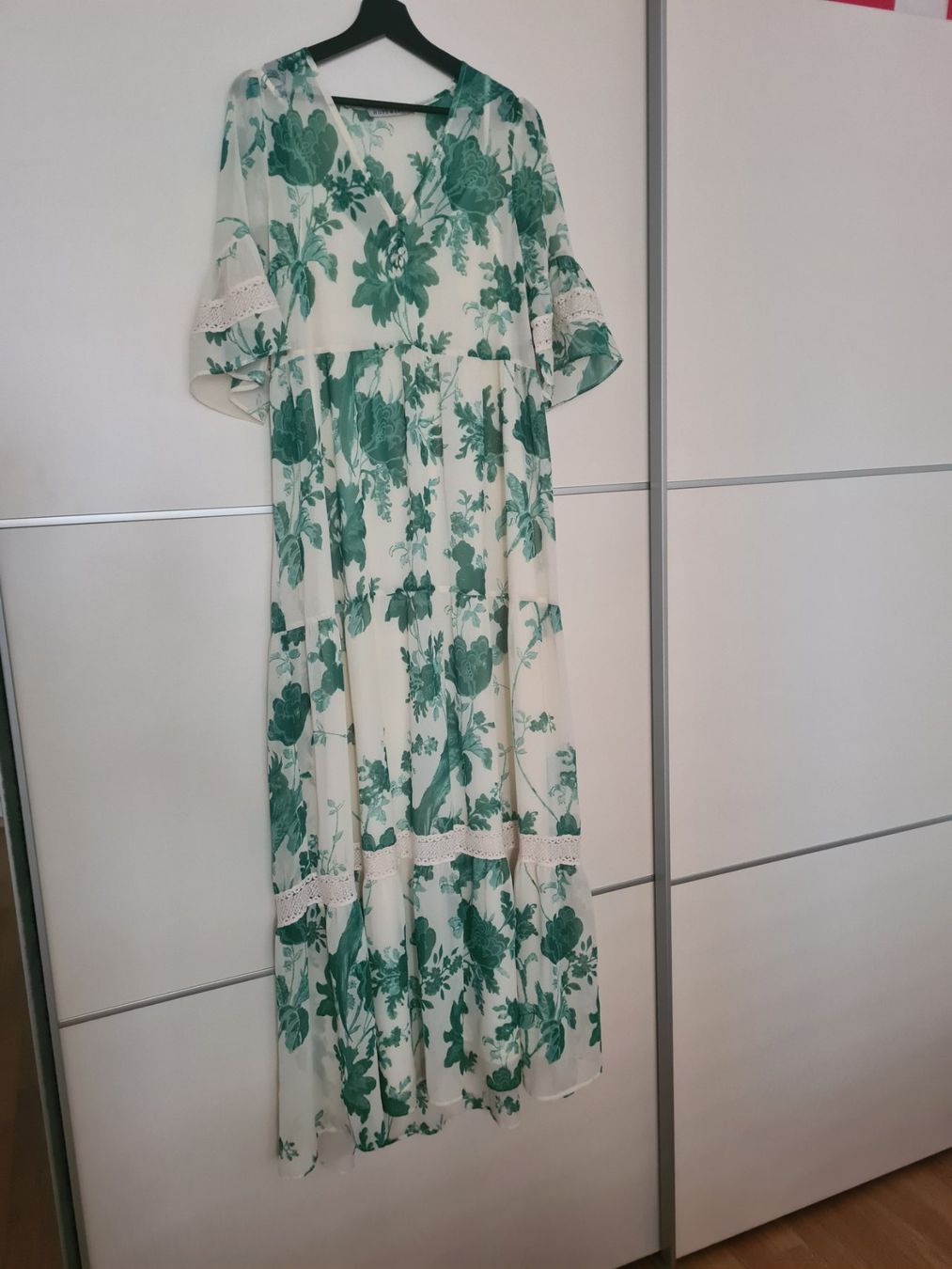 Kleider: Sommerliches Maxikleid mit Blumenmuster, Grösse 12 – Gebraucht aus Zürich von Aya28