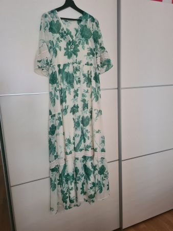 Sommerliches Maxikleid mit Blumenmuster, Grösse 12