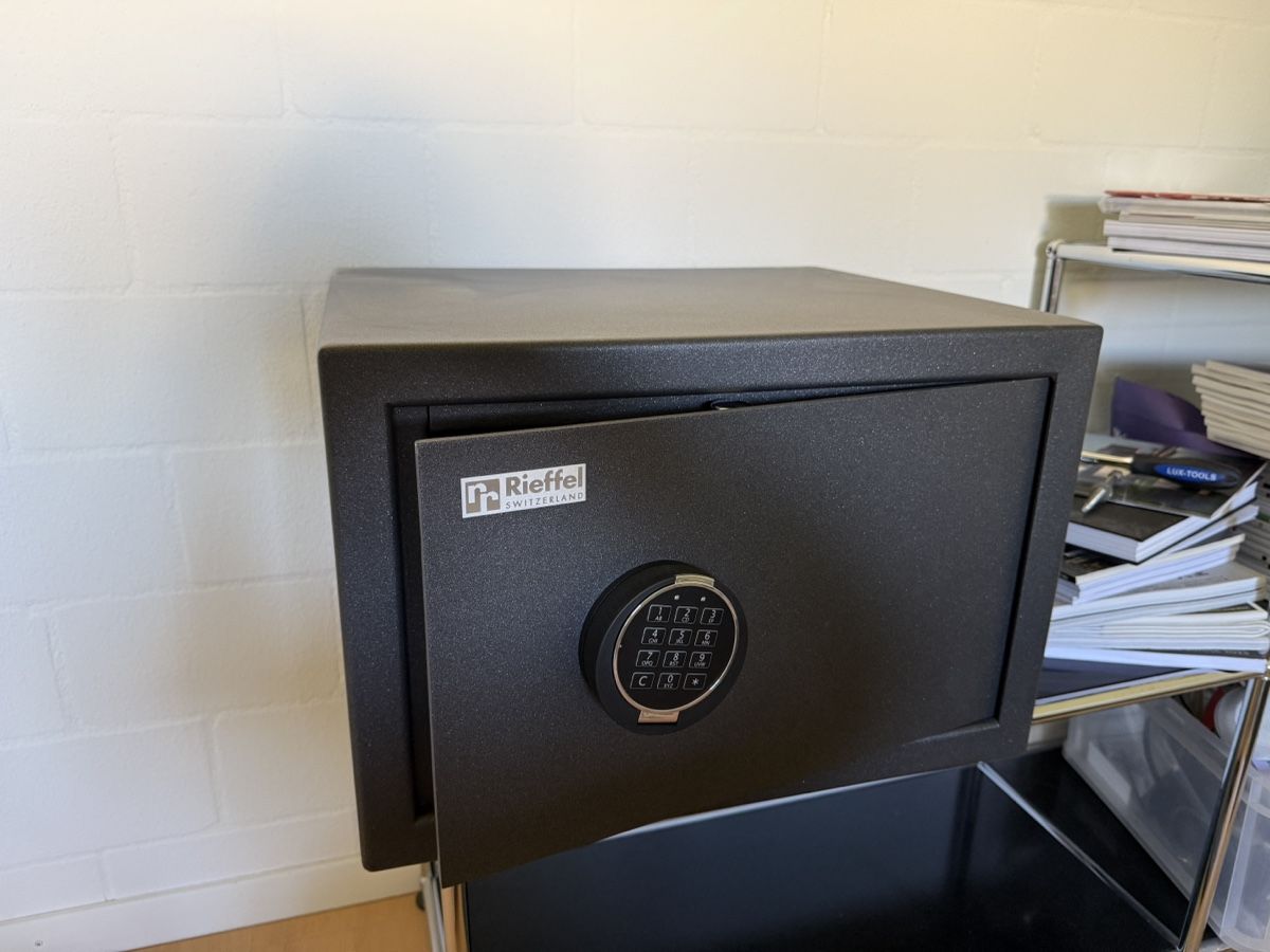 Tresor: Rieffel Safe Electronic Lock – Gebraucht aus Buchs ZH von knuspertoaster