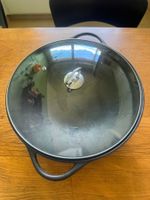Wok aus Gusseisen mit Glasdeckel guter Zustand schwarz