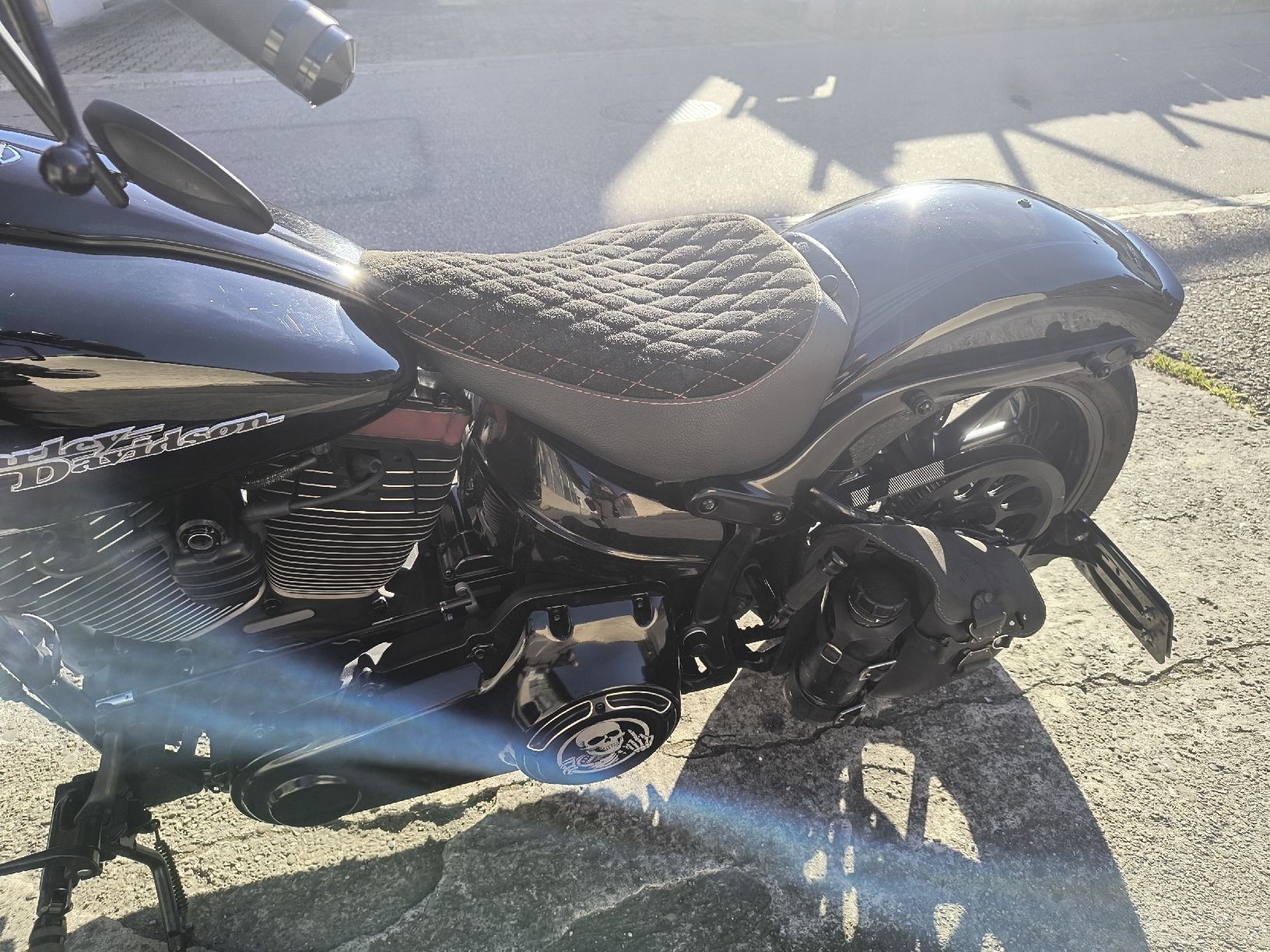 Harley-Davidson Alle Motorradersatzteile: Sitz / Sattel für Harley Davidson Breakout – Gebraucht aus Ziefen von Shooter88 5