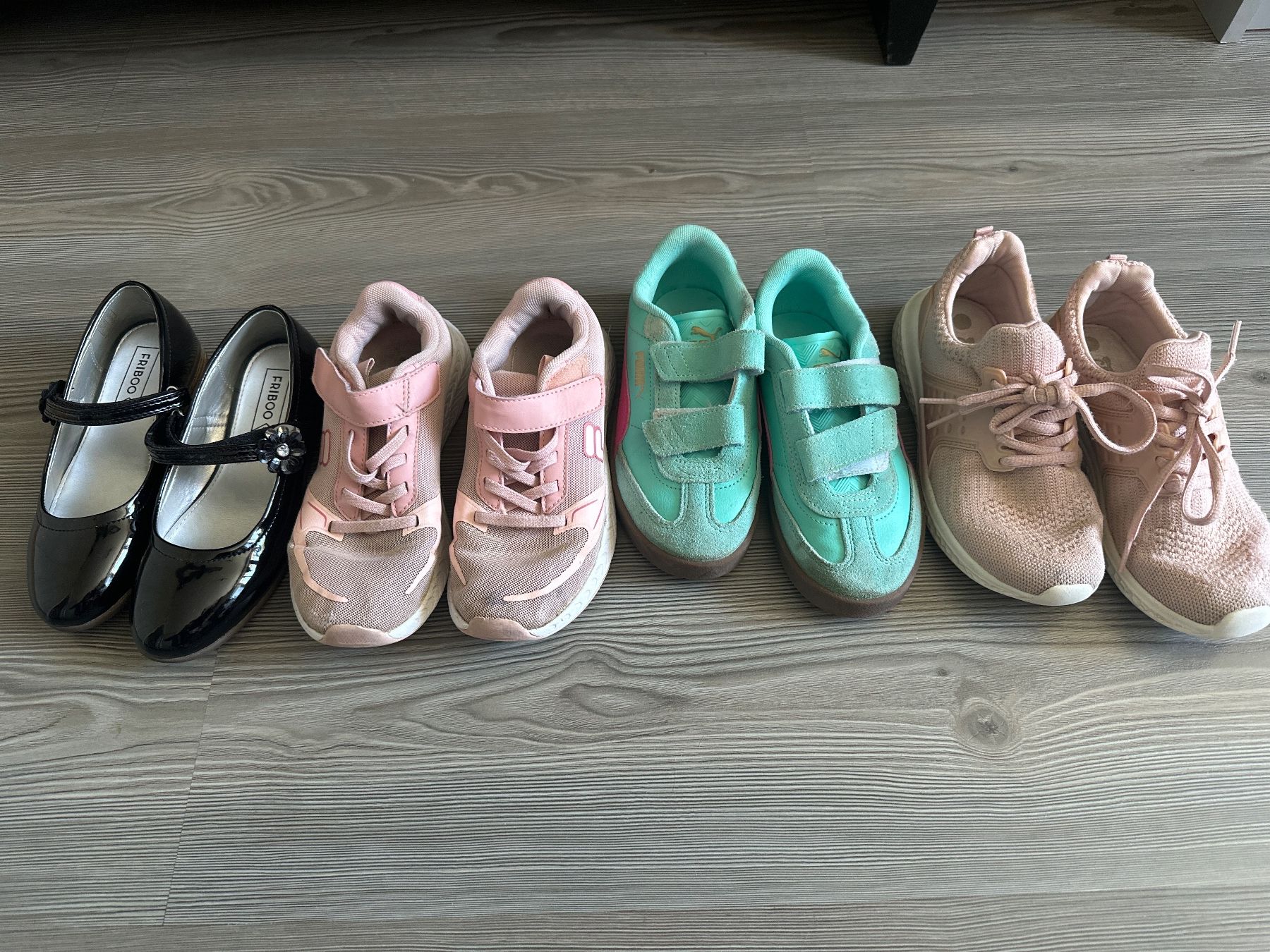 Chaussures filles: Kinderschuhe Grösse 32 – D'occasion à Gampelen par Sahe