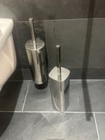 WC-Bürestengarnitur desinfiziert und mit neuer Bürste