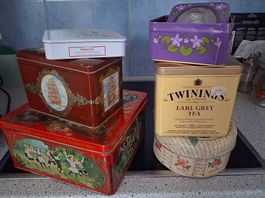 Diverses boîtes (à biscuits, thé et autres)