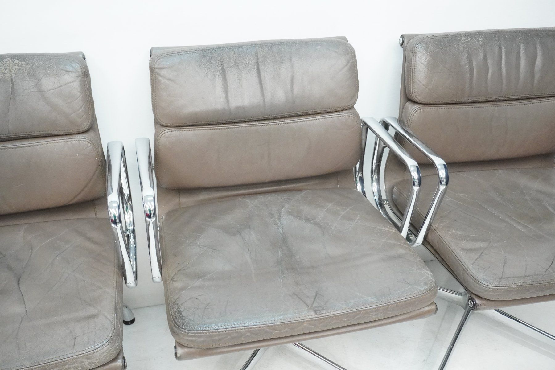 Vitra Stühle: Original Vitra Eames Soft Pad EA207 Leder beige Vintage – Gebraucht aus Bad Zurzach von QLASSIQ 4