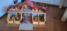 Grosser Reithof mit Paddocks von Playmobil