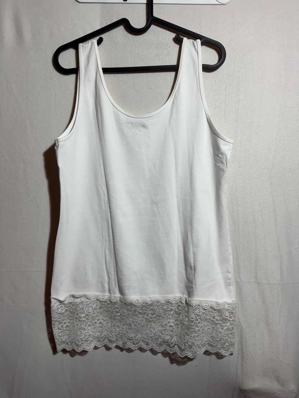 Top: Basic Top von Chicoree Gr. L mit Spitzenrand – Usato da Grosswangen venduto da SALE_SALE_SALE 3