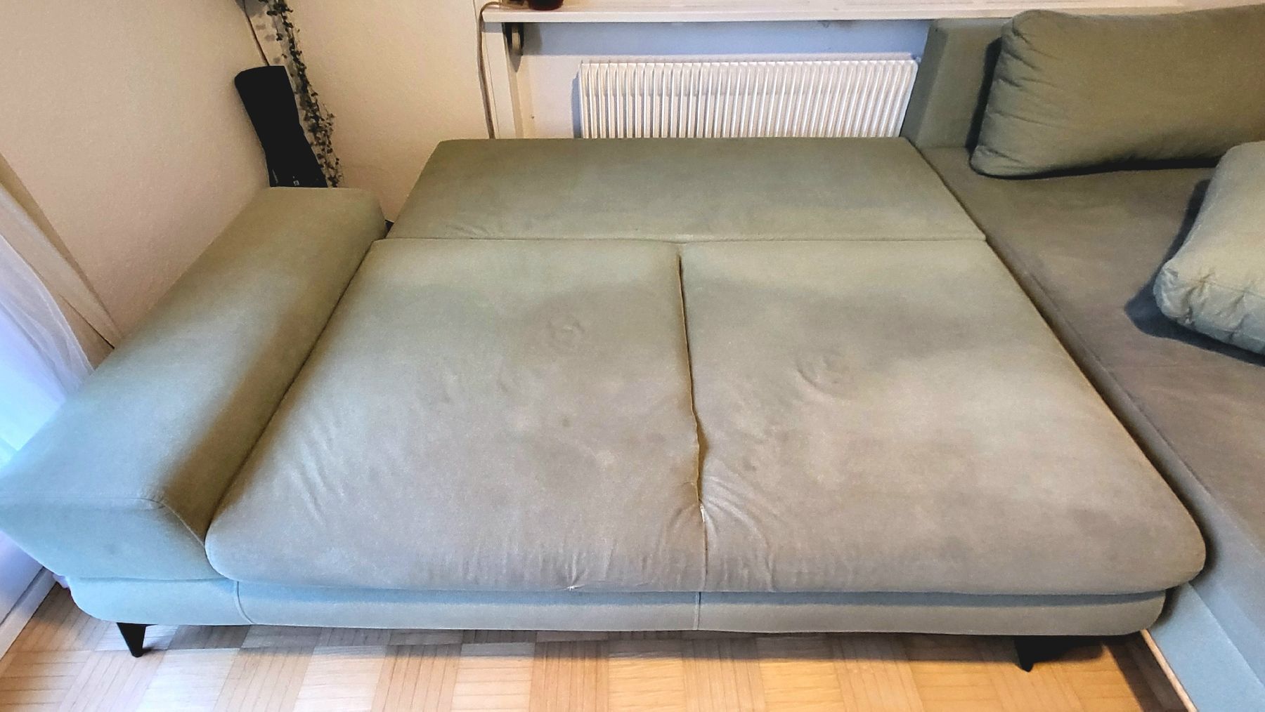 Conforama Divani: Ecksofa ausziehbar hellgrün Gebraucht Sofa – Difettoso da Arni BE venduto da ChunntDrus 3