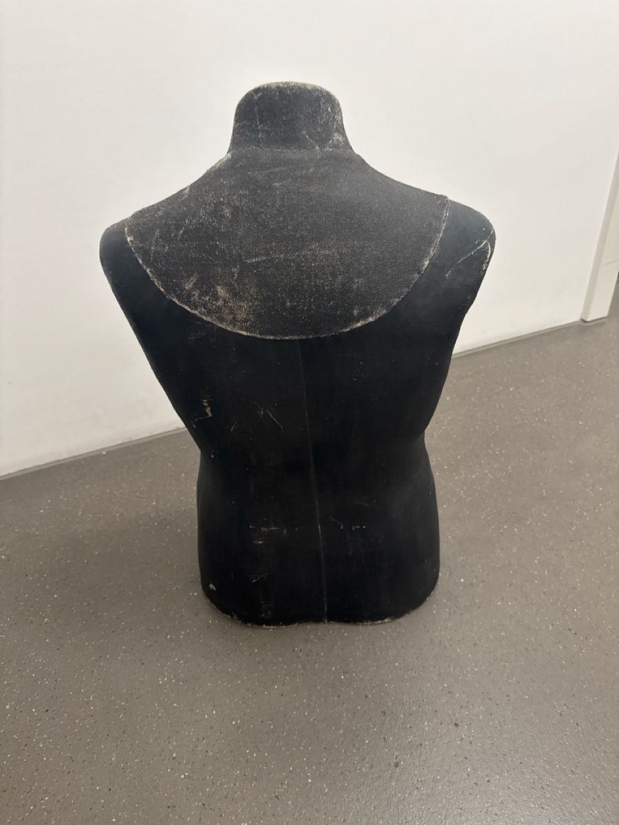 Allestimento di negozi e stand fieristici: Mannequin Torso black/ Schwarz vintage display – Usato da Wädenswil venduto da Jlosin 1