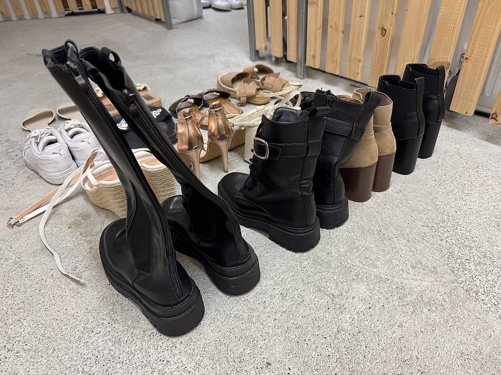 Scarpe da donna: Damenschuhe Gr. 36 | 11 Paar – Usato da Uster venduto da cynale 2