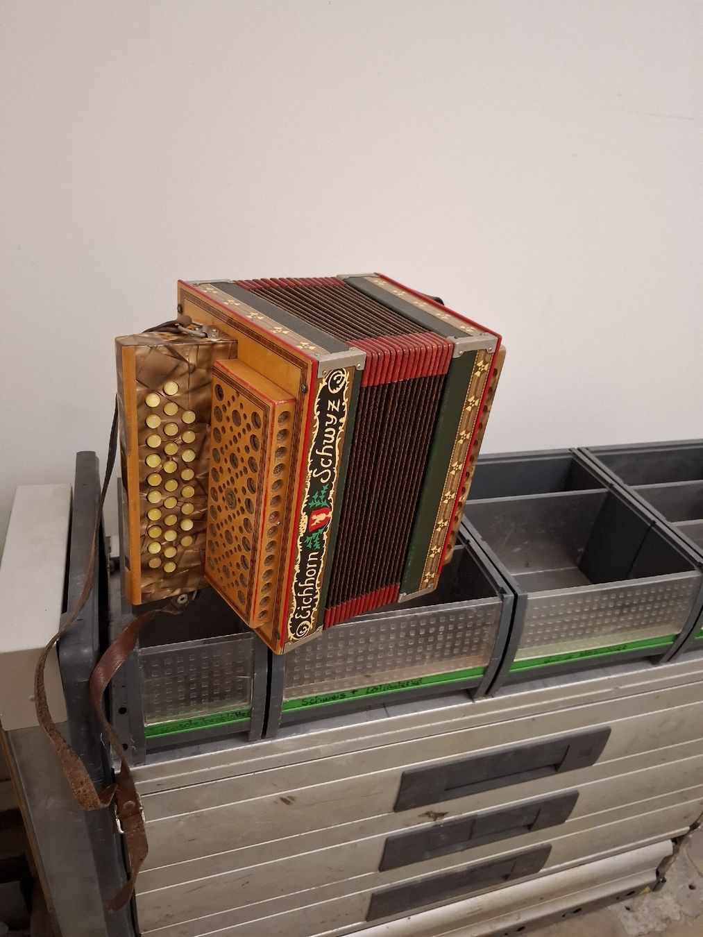 Eichhorn Musikinstrumente: Eichhorn orgeli – Gebraucht aus Villeneuve von BibiVintage