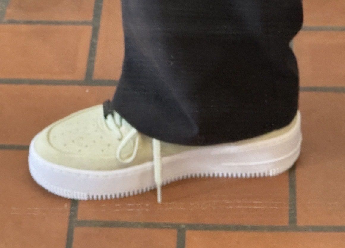 Nike Damenschuhe: Nike Air Force 1 Low Sage - Olive – Neu (gemäss Beschreibung) aus Genève von lei_p98q 4