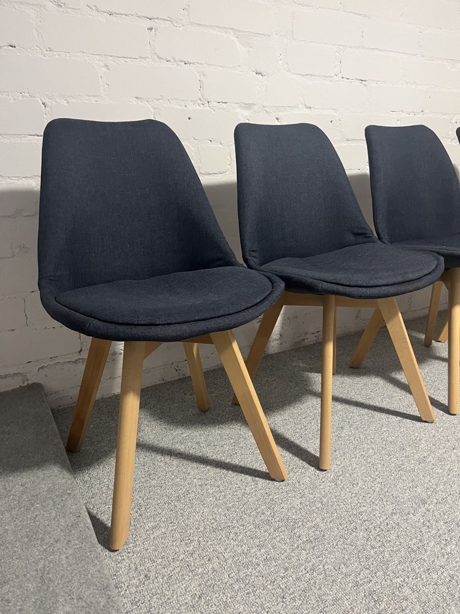 Jysk Stühle: Jysk Stuhl , vier Stühle blau / hellholz – Gebraucht aus Solothurn von Tarraco-SO 3