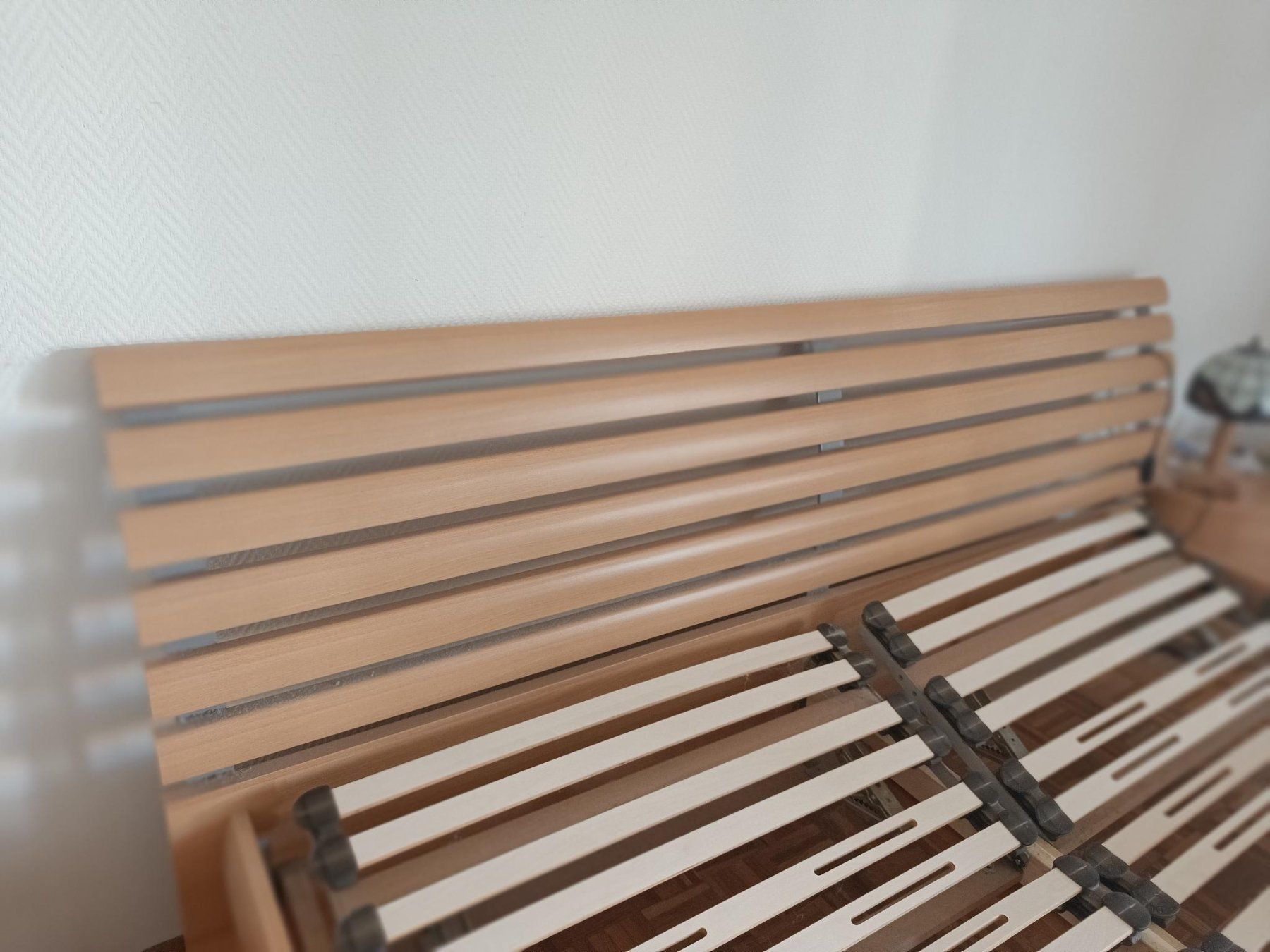 Betten: Doppelbett  ohne Nachttischli – Gebraucht aus Mühleberg von bedachungen.schweiz 1