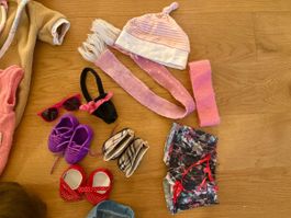 Puppenkleider Set mit Zubehör und Puppe gebraucht