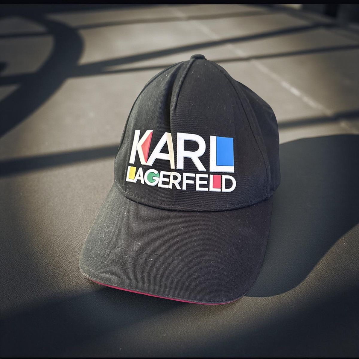 Karl Lagerfeld Copricapi, berretti & cappellini: Karl Lagerfeld Multi-Color Logo Cap – Usato da Lachen SZ venduto da shi_22v2