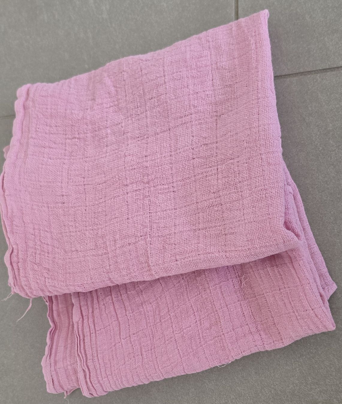 Pasti del neonato: 2 Mulltuch rosa Baumwolle gebraucht – Usato da Fislisbach venduto da Andreafa