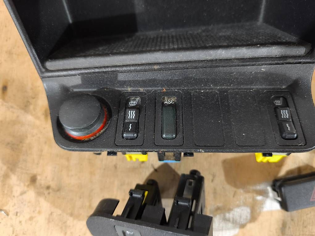 Tutti pezzi di ricambio auto: BMW E36 Sitzheizung Fensterheber Schaltern. – Usato da Zihlschlacht venduto da rad_vvm9 3