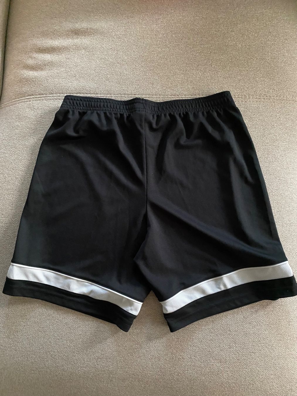 Nike Pantaloni: Short Nike - Taille S – Usato da Rossemaison venduto da Carduelis 1