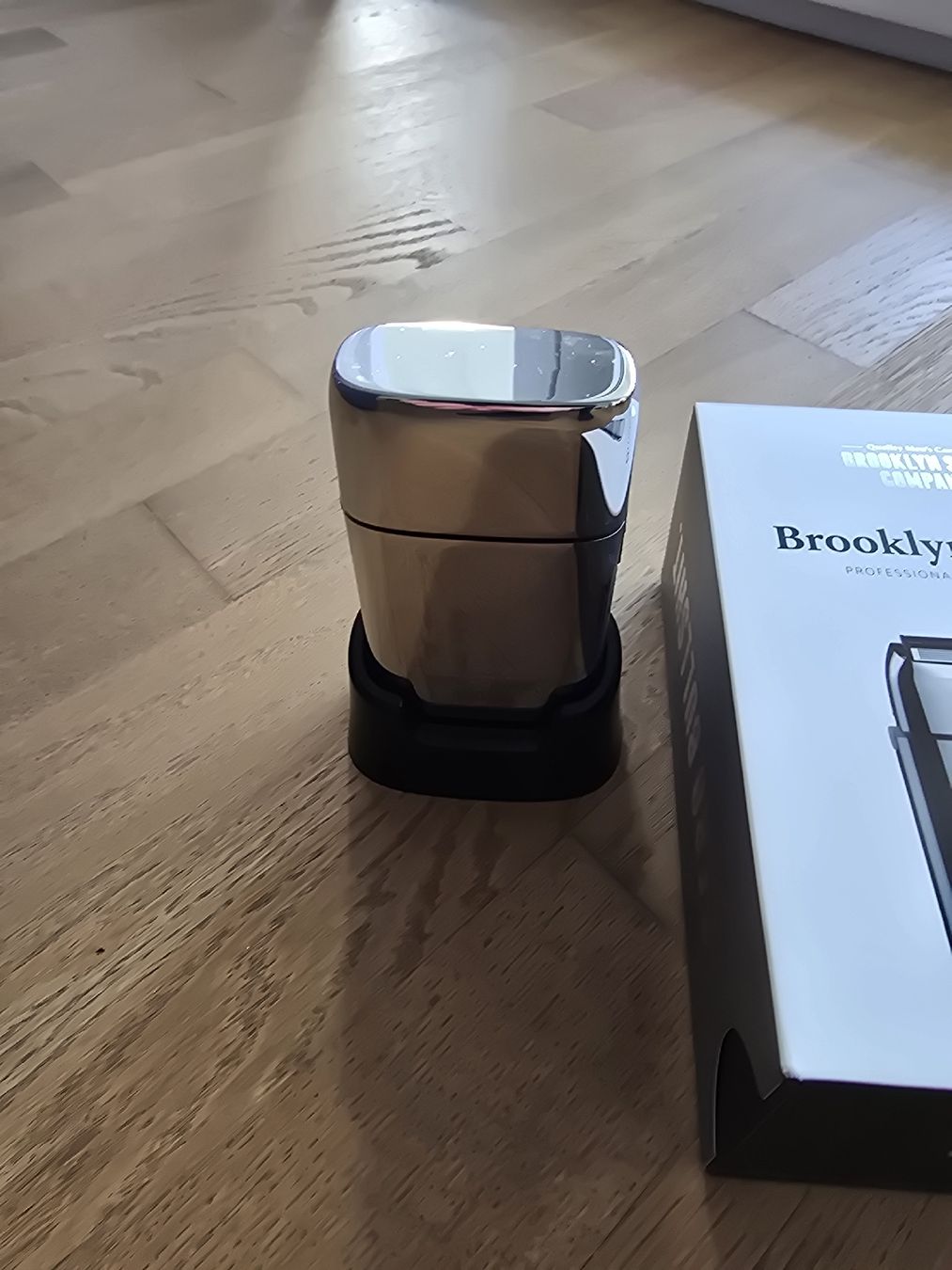 Rasoi & Lamette da barba: Brooklyn Shaver - Professioneller Bartrasierer, Neuwertig – Usato da La Tour-de-Peilz venduto da zugM 1