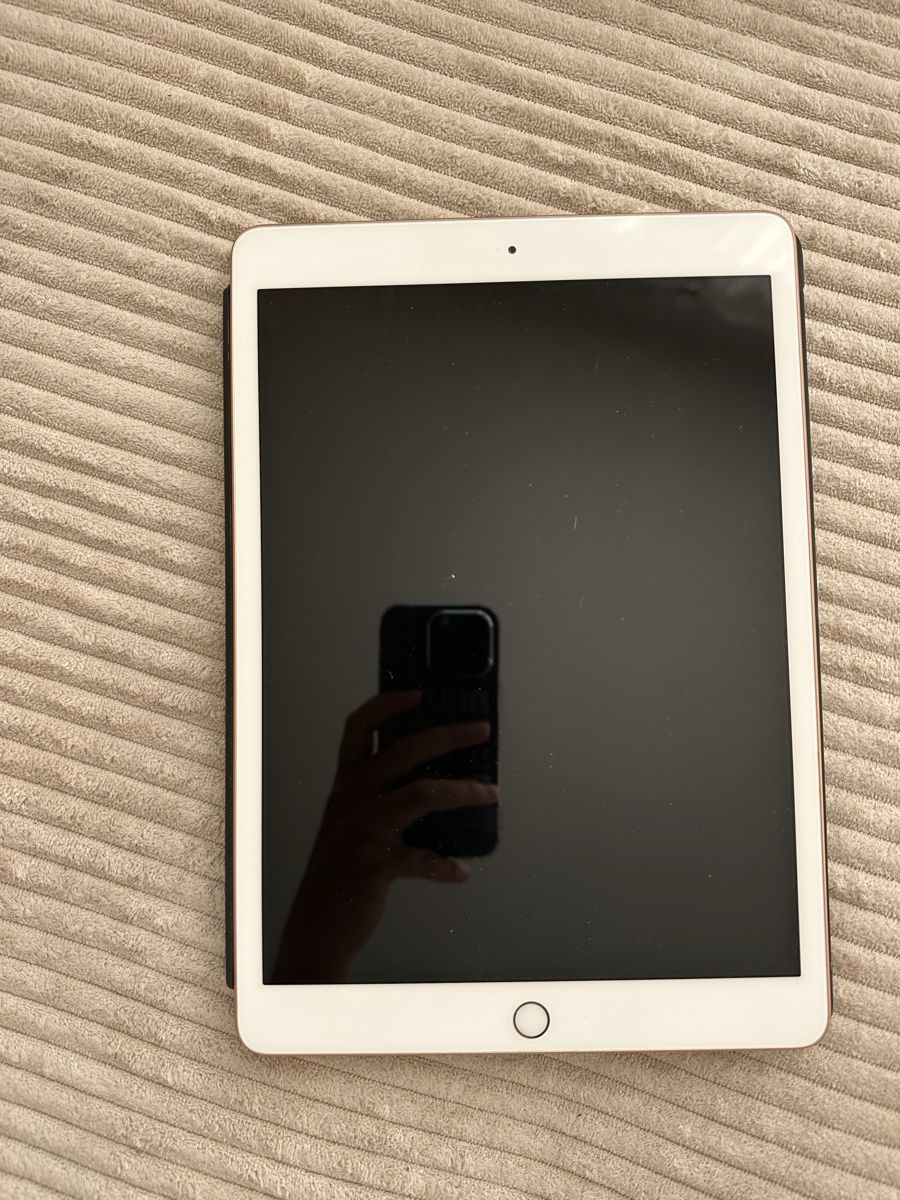 Apple Tablettes PC: Apple IPad 8. Generation – D'occasion à Thun par lara_tanisha