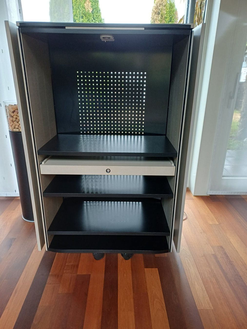 Team By Wellis Cassettiere: Swingcase von Team by Wellis, Barmöbel – Usato da Nebikon venduto da Wegere1 4