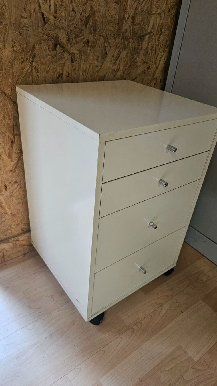 Banconi: Rollcontainer mit 4 Schubladen in Weiss ab Fr. 1.- – Usato da Koppigen venduto da Bracher_Mail-House 1